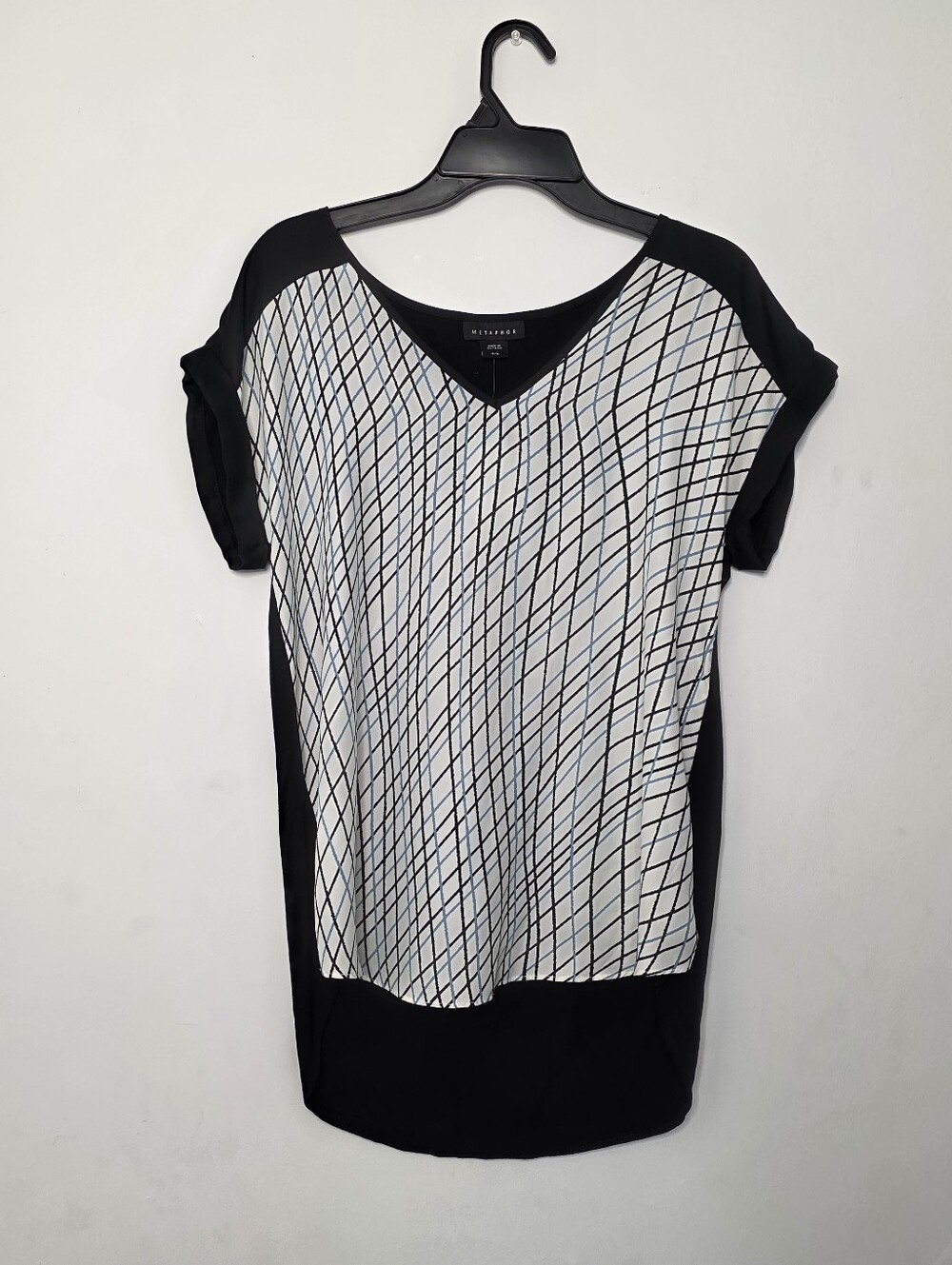 Metaphor Black and White Diagonal Grid V-Neck Top Size M